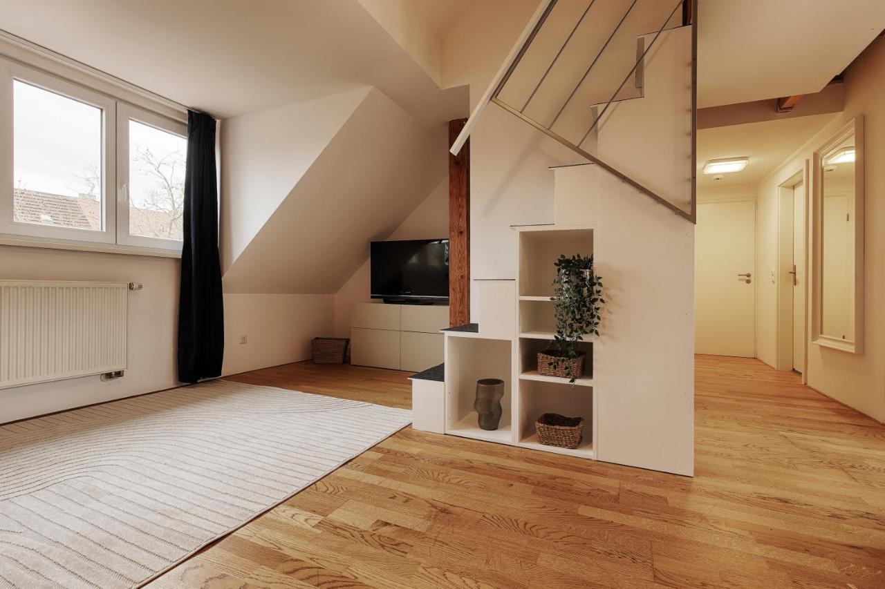 Homiestay City-Apartment, Balkon & Parkplatz ヴュルツブルク エクステリア 写真
